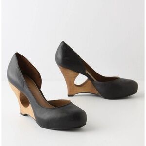 NWOB Schuler & Sons Black Leather  Sculptured Wood Heel Shoes Size 7.5